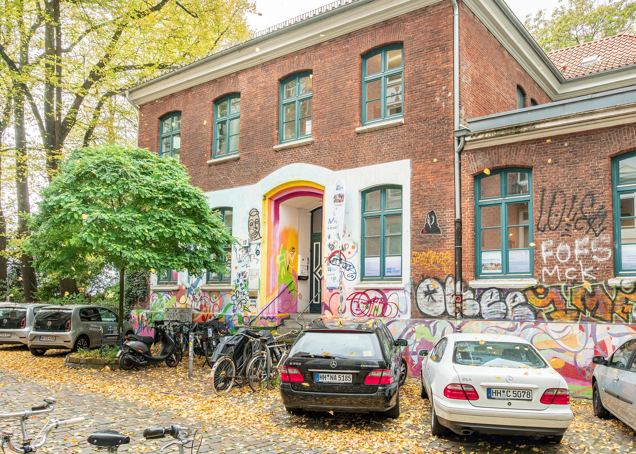 Foto des bunt bemalten Hauses der Elbdiakonie